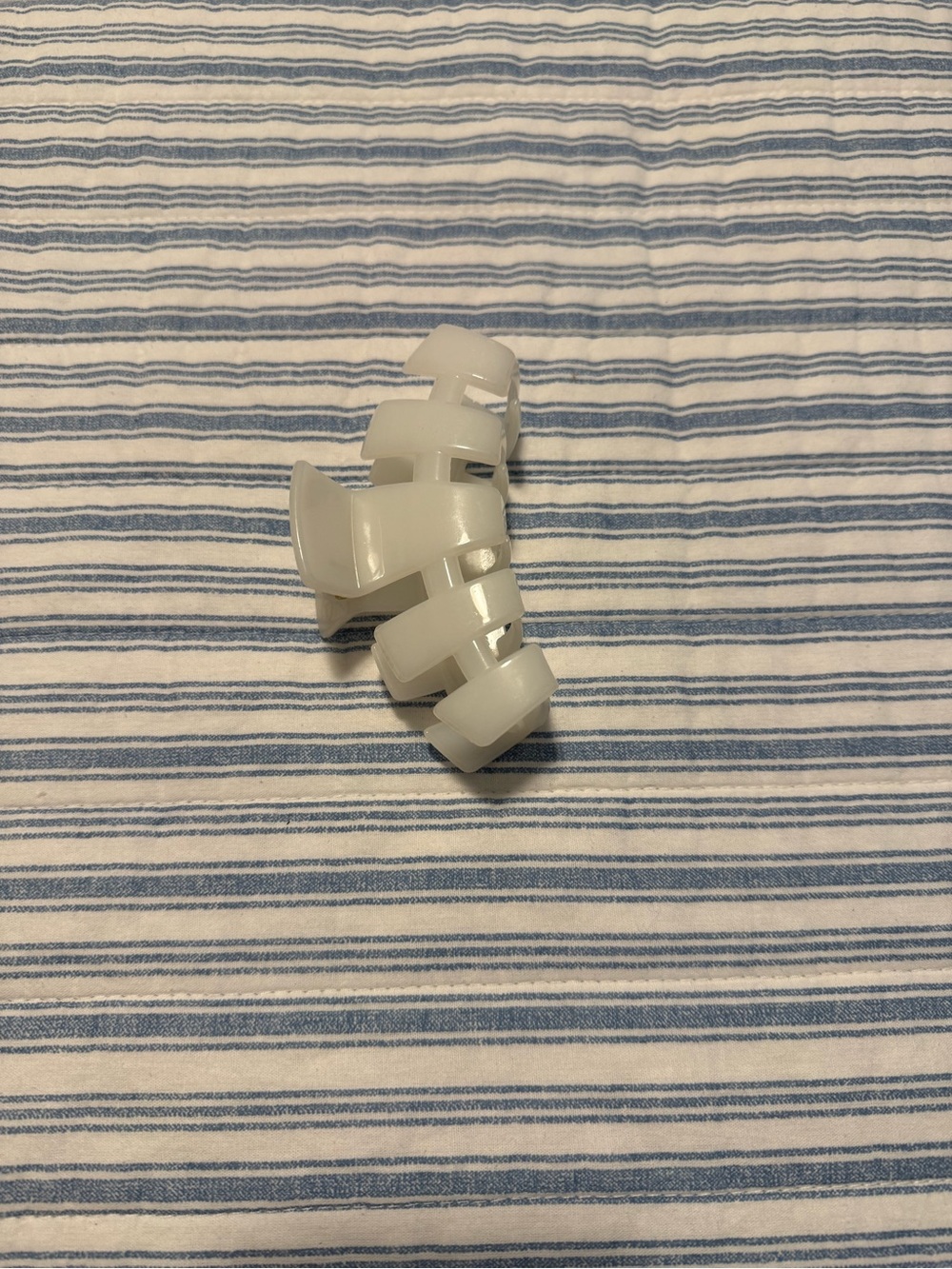Teleties Medium Cream-Colored Hair Claw Clip